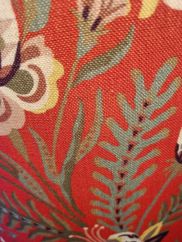abat jour conique tissu rouge motif fleur /1