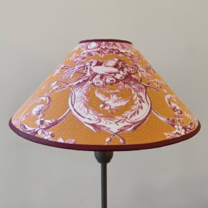 abat jour conique tissu motif toile de jouy rose orange 35 cm